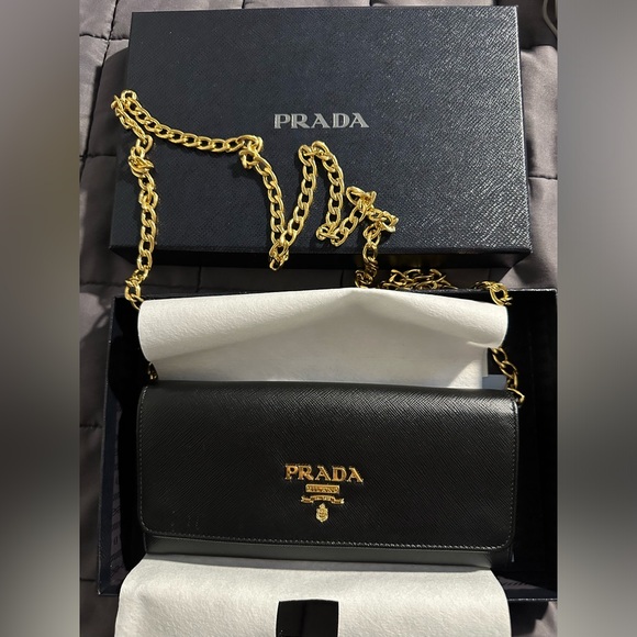 Prada side wallet bag with gold chain - Picture 4 of 4